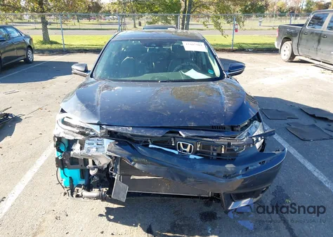 2017 Honda Civic Touring z USA, uszkodzony, nr VIN 19XFC1F98HE212550